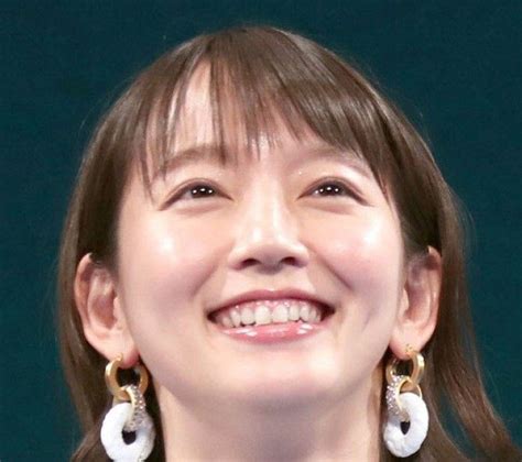 吉岡里帆 ティーフ|吉岡里帆「フラーム」移籍発表 前事務所の休業は「。